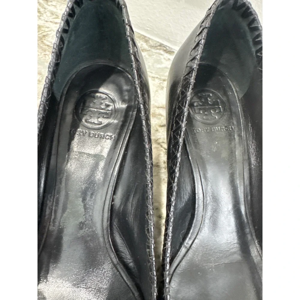 Tory Burch Suzi African peep‎ toe wedge pumps in black leather US 9.5
